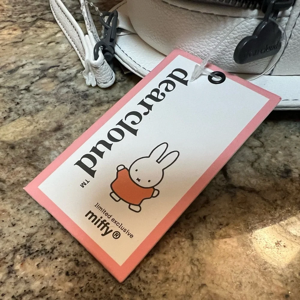 DEARCLOUD MIFFY Faux Leather Cosmetics Bag w/ Removable Wristlet Strap - Picture 4 of 10